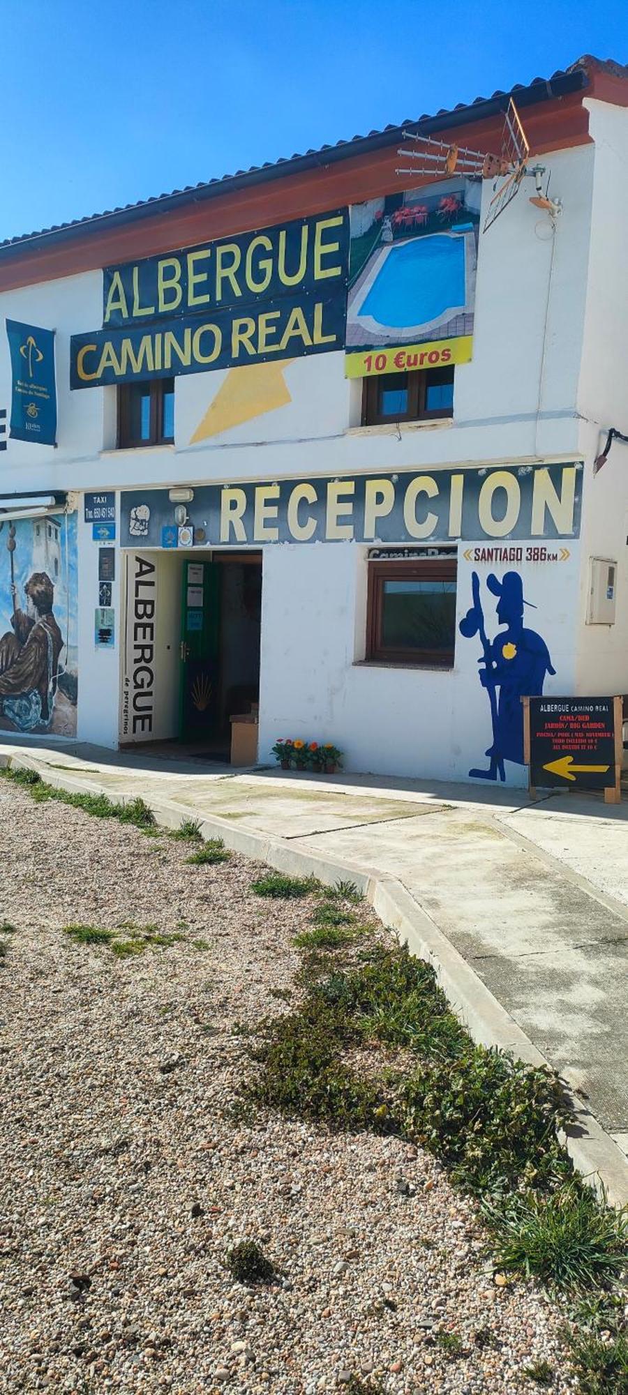 albergue camino real Calzadilla de la Cueza Exterior foto